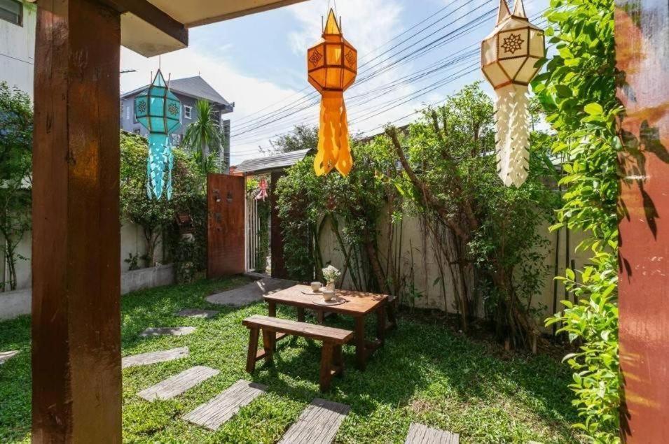 Hostel Nearthepark Backpack House Čiang Mai Exteriér fotografie