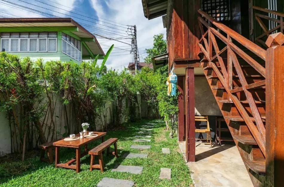 Hostel Nearthepark Backpack House Čiang Mai Exteriér fotografie