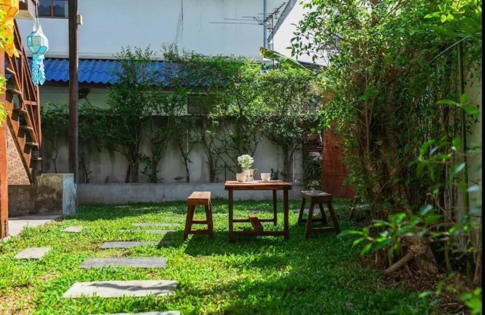 Hostel Nearthepark Backpack House Čiang Mai Exteriér fotografie