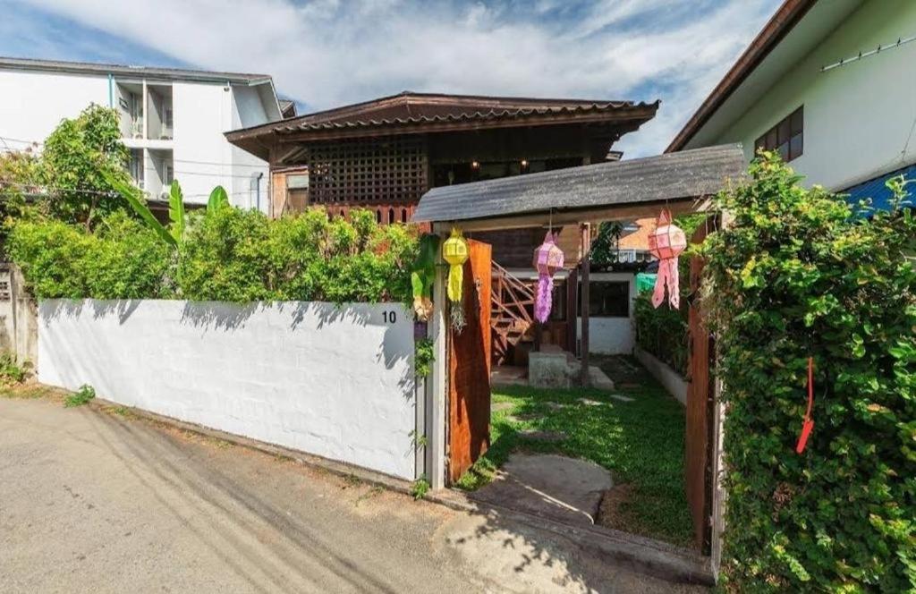 Hostel Nearthepark Backpack House Čiang Mai Exteriér fotografie