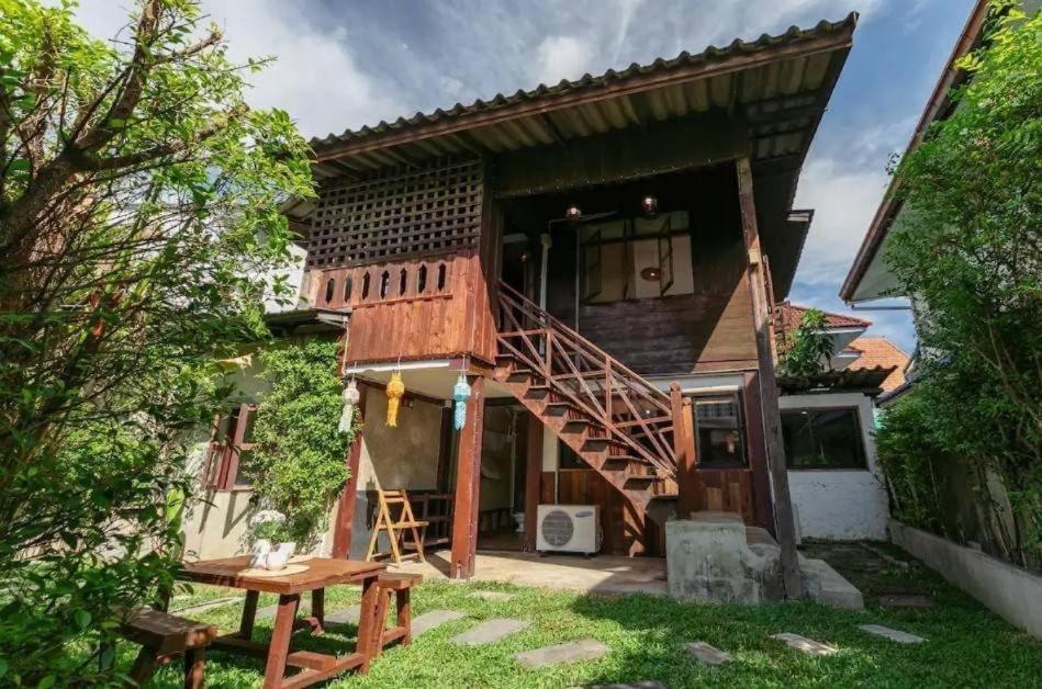 Hostel Nearthepark Backpack House Čiang Mai Exteriér fotografie
